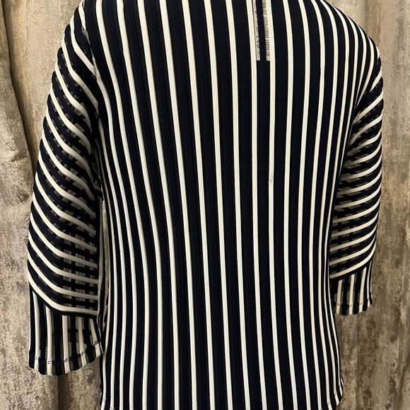 Chico’s Navy and white sheer jacket size 1 - Picture 3 of 4